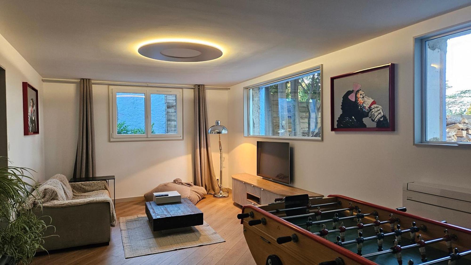Holiday home La Maison Bleue Saint-Mitre-les-Remparts